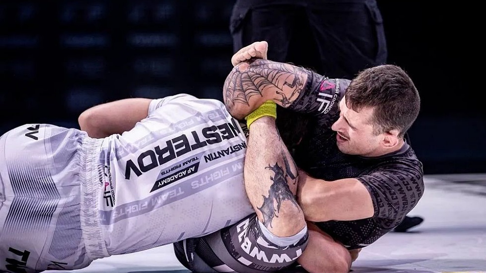 No-gi submission grappling match showing wrestling-based positions