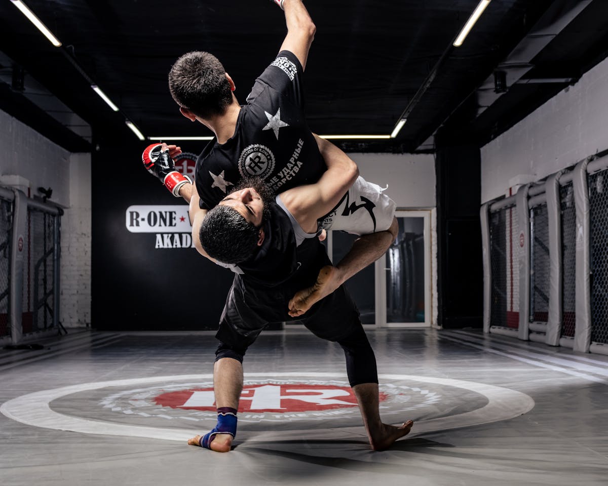 No-gi grappling takedown during training showing athletes in rashguards