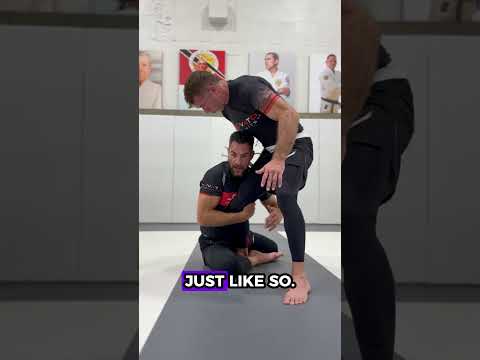 Seated guard wrestle up BJJ entry in no-gi training