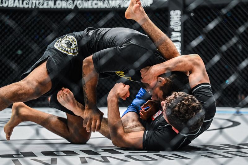 Mikey Musumeci heel hook grappling action in no-gi match