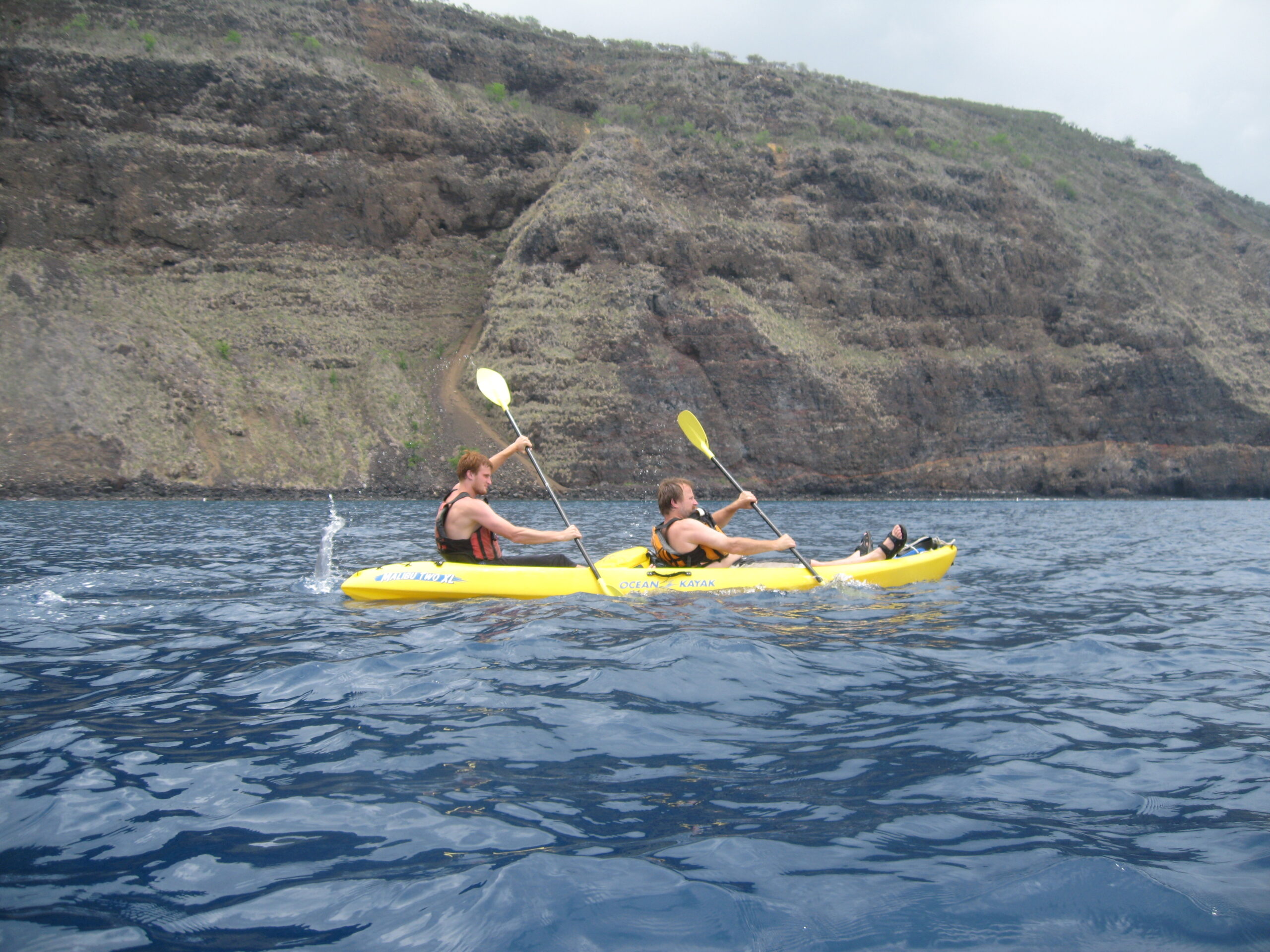 sea kayaker rashguard shoulder rotation paddle