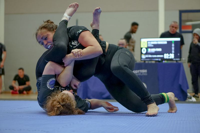 No-gi rolling position used to set up the anaconda choke
