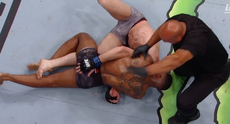 Darce choke no-gi MMA octagon submission finish moment