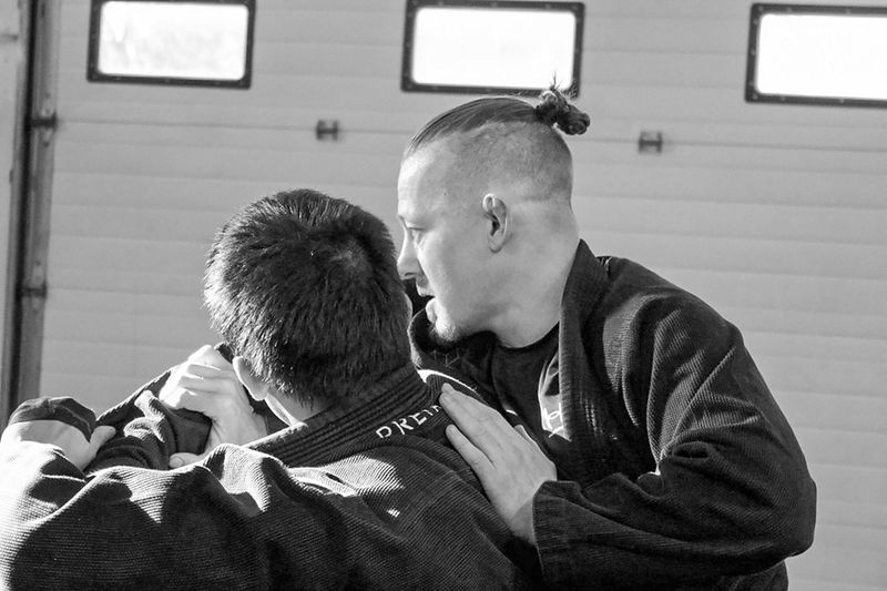 Front headlock entry for the anaconda choke in no-gi grappling