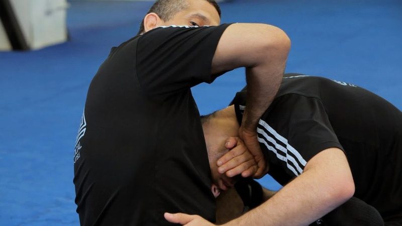 Standing guillotine choke grip in no-gi grappling