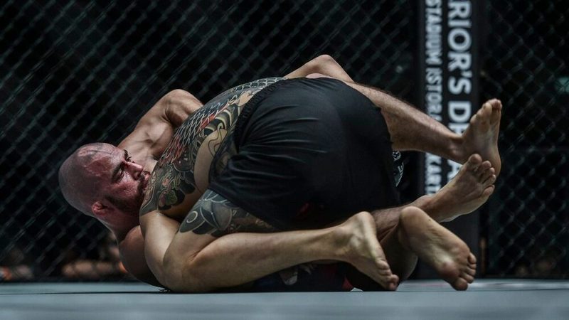 Arm-in guillotine choke variation in no-gi grappling