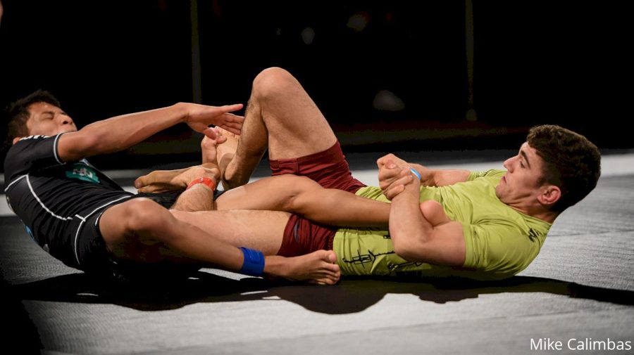 Heel hook leg lock applied in a no-gi grappling match