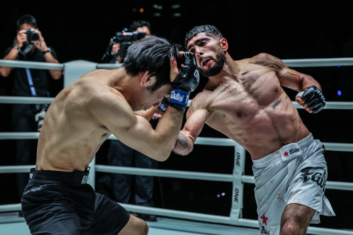Karen Ghazaryan in a no-gi grappling exchange at ONE Fight Night 44 in Bangkok