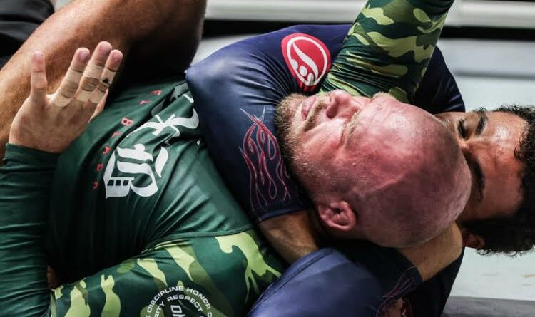 No gi grappling body lock pass control position rashguard