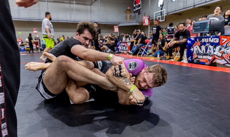 Straight ankle lock no-gi finish from leg entanglement compared to toe hold