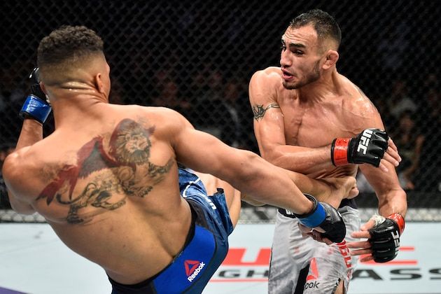 Triangle choke no gi striking exchange UFC 216 action