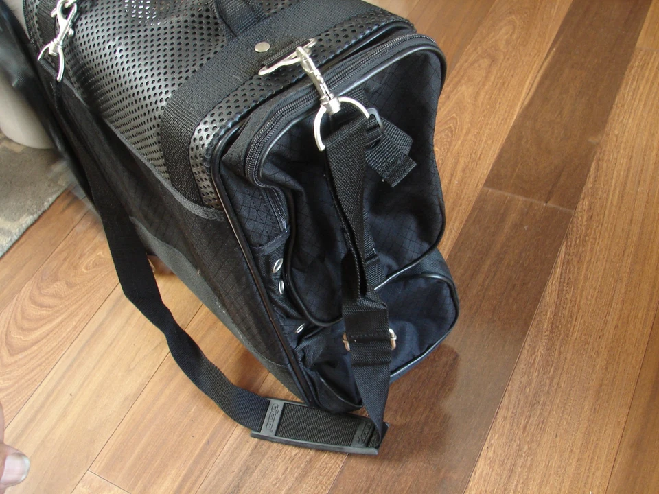 OGIO The Original SS Super Sport Locker Gym Bag Black With Shoulder Strap - Image 3 of 4