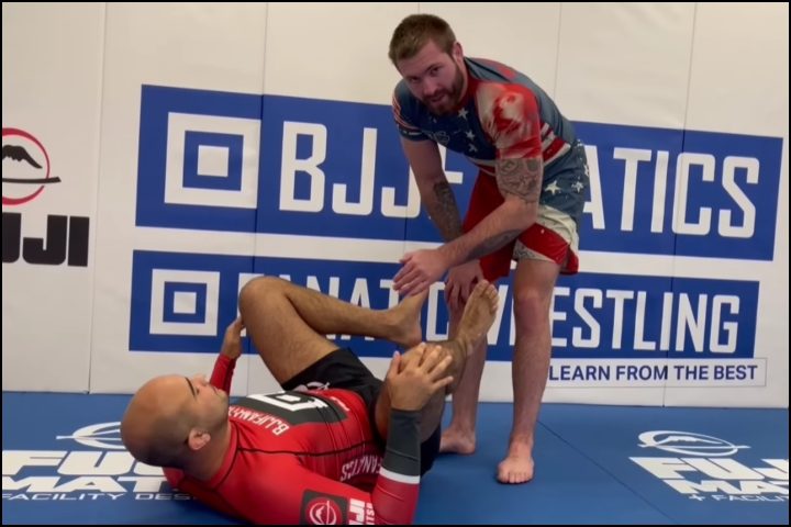 Chest-to-chest pressure in the body lock pass