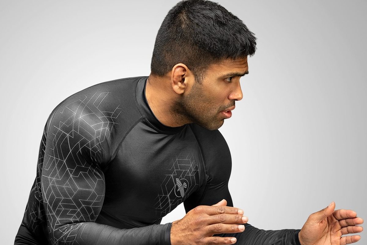 Cheap rashguards construction quality shown on a no-gi grappler in a Hayabusa Geo rashguard
