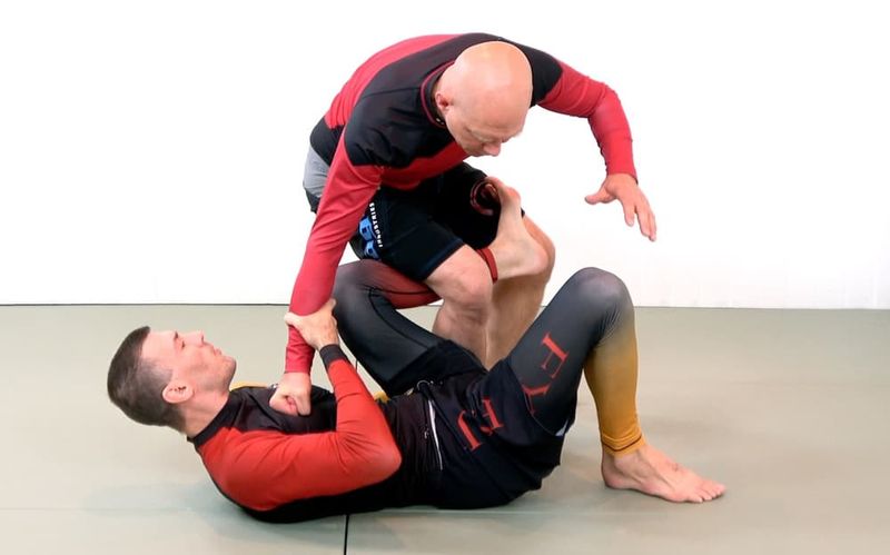 Entering the de la riva guard no-gi against a standing opponent