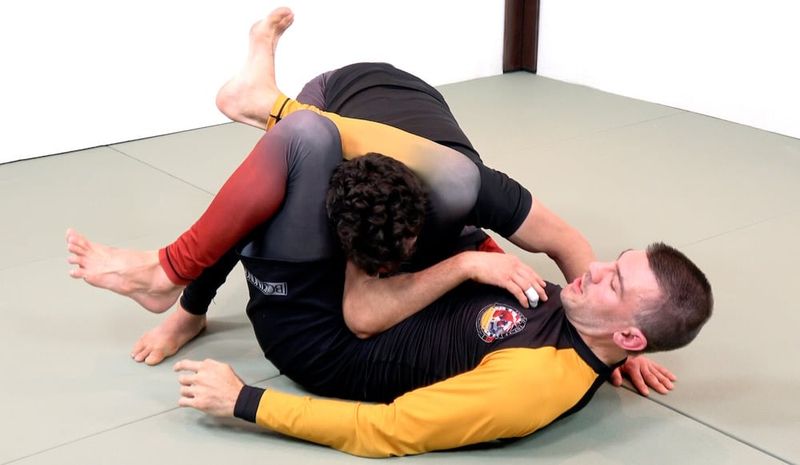 Triangle choke submission from de la riva guard no-gi