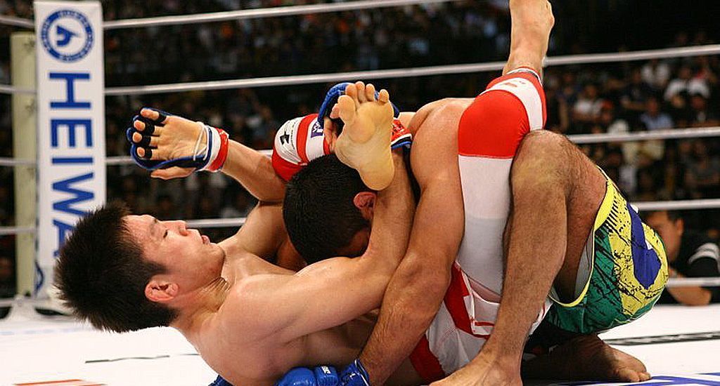 Gogoplata submission applied in PRIDE MMA ring, rubber guard technique