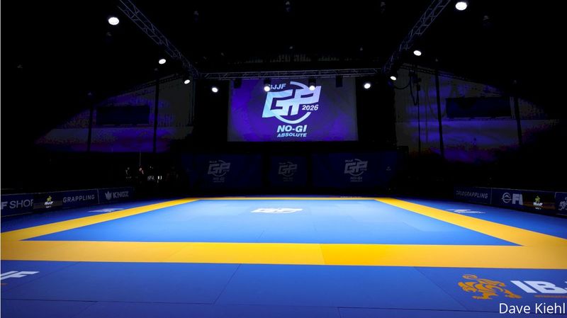 IBJJF No-Gi Grand Prix competition mat where the leg drag pass is used