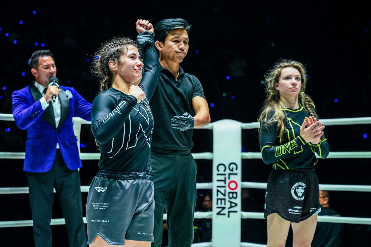 No-gi grapplers competing after a leg drag pass in ONE Championship