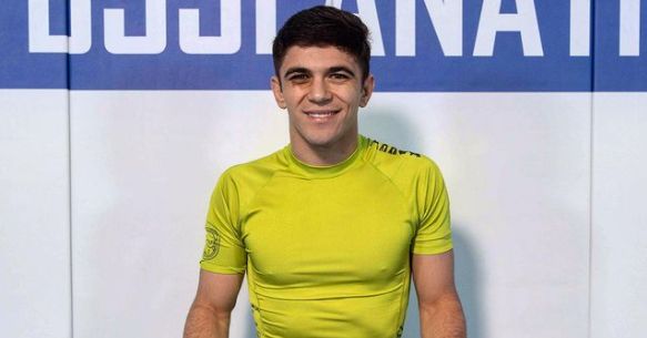 No-gi grappler Mikey Musumeci in a rashguard before a match