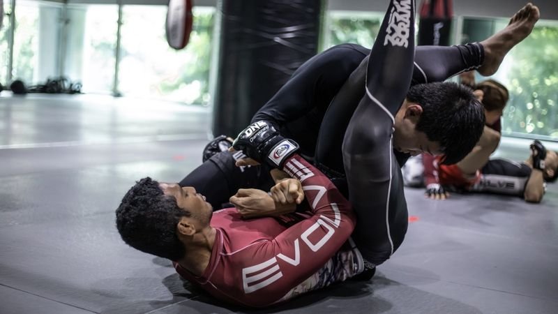 No-gi grappling training drill in rashguards
