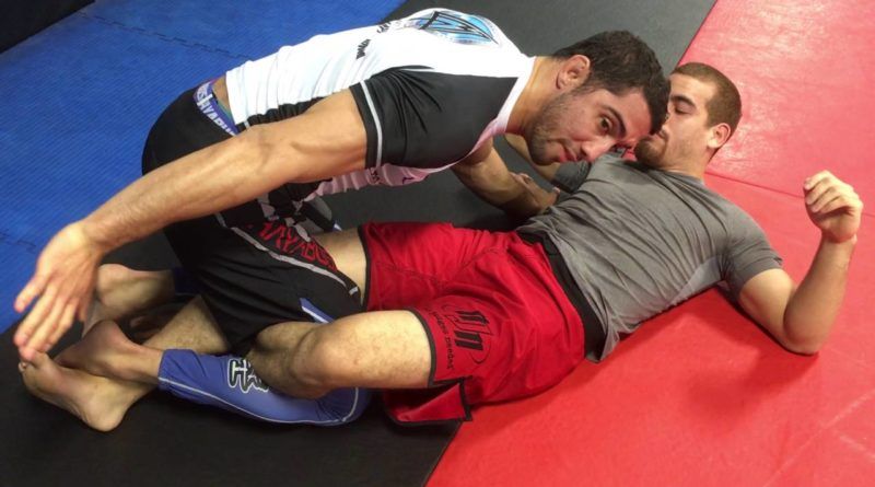No gi half guard with wrist control before a wrist lock