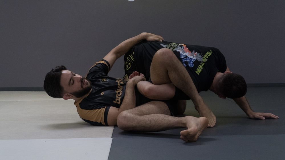 Omoplata no gi setup from open guard shoulder lock