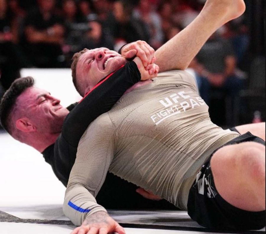 No gi submission finish over the face at a UFC Fight Pass Invitational match