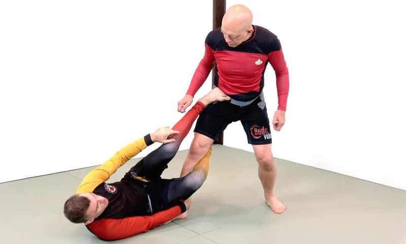 Reverse de la riva no-gi tripod sweep off the far leg