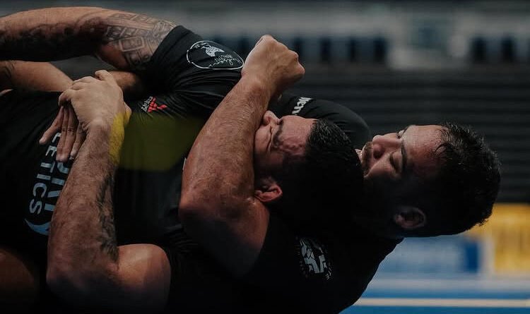Torreando pass no-gi grapplers clinching in competition