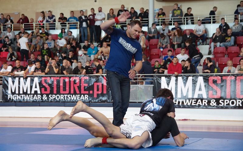 No-gi leg entanglement and open guard control in competition