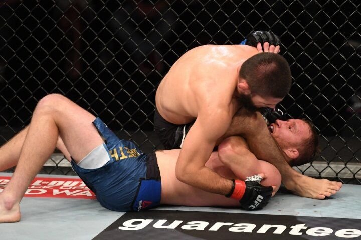 Khabib Nurmagomedov sets up mounted triangle from full mount position