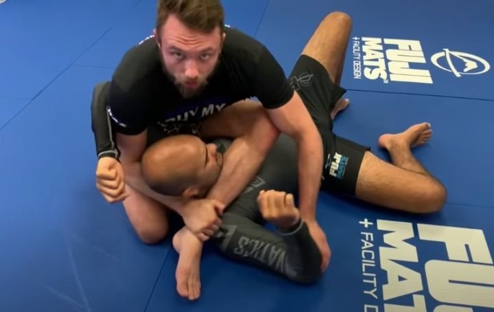 Mounted triangle choke technique from mount position in no-gi BJJ