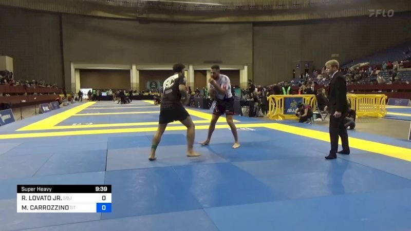 No-gi BJJ super heavy division match at IBJJF Worlds competition