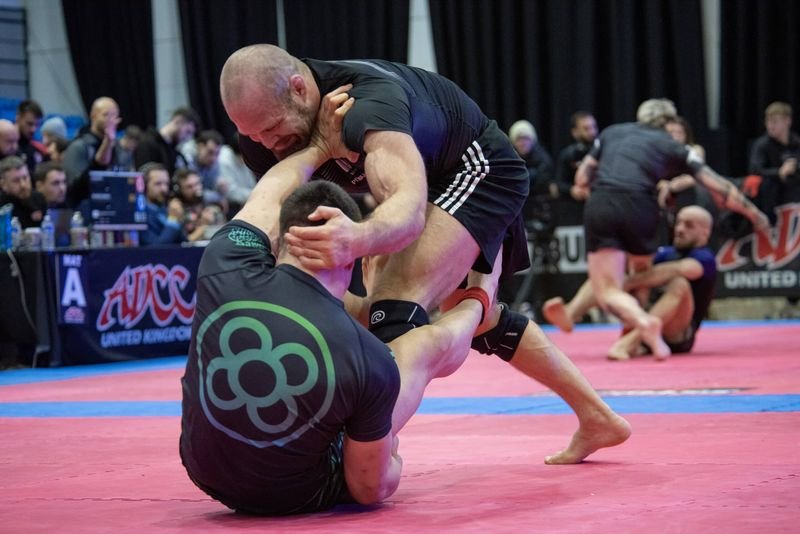 body lock takedown attempt in no-gi BJJ competition — hand position critical