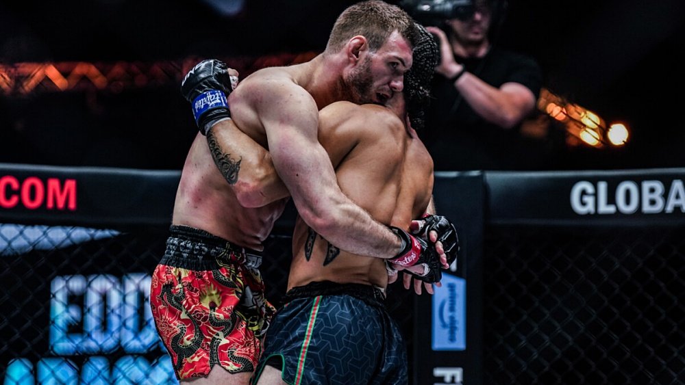 Mastering The 50/50 Clinch Position In MMA
