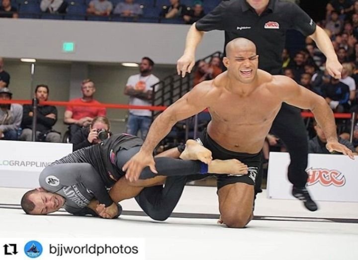 No-gi grapplers scrambling into a leg entanglement at a major competition