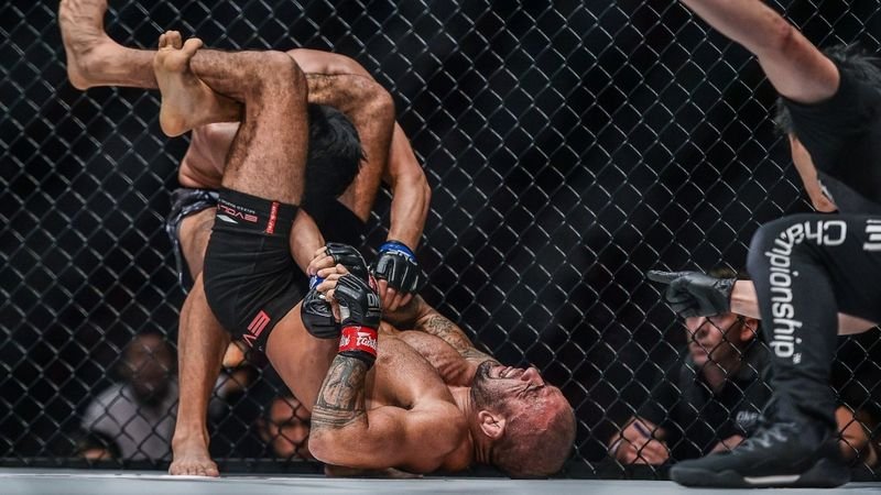 No-gi flying armbar finish with full extension on the trapped arm