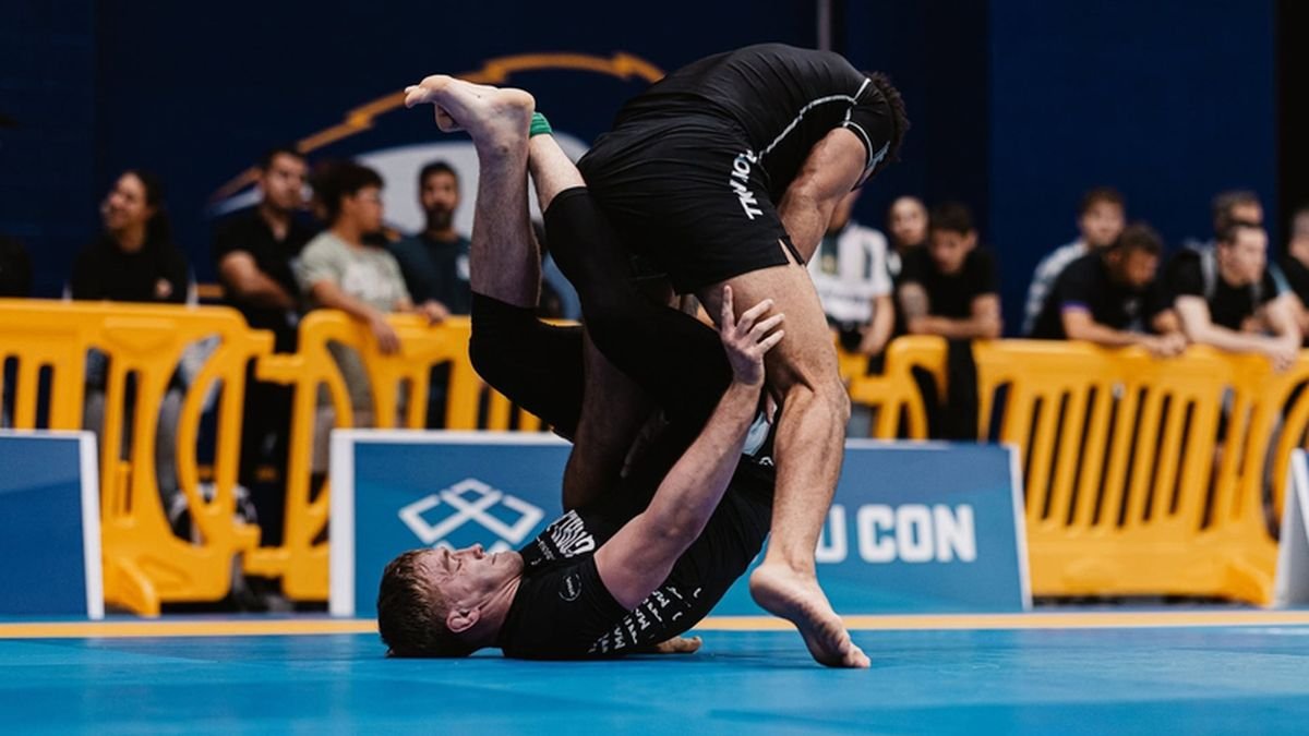 Pawel Jaworski attacking a leg lock in no-gi competition ahead of Pan No-Gi 2026